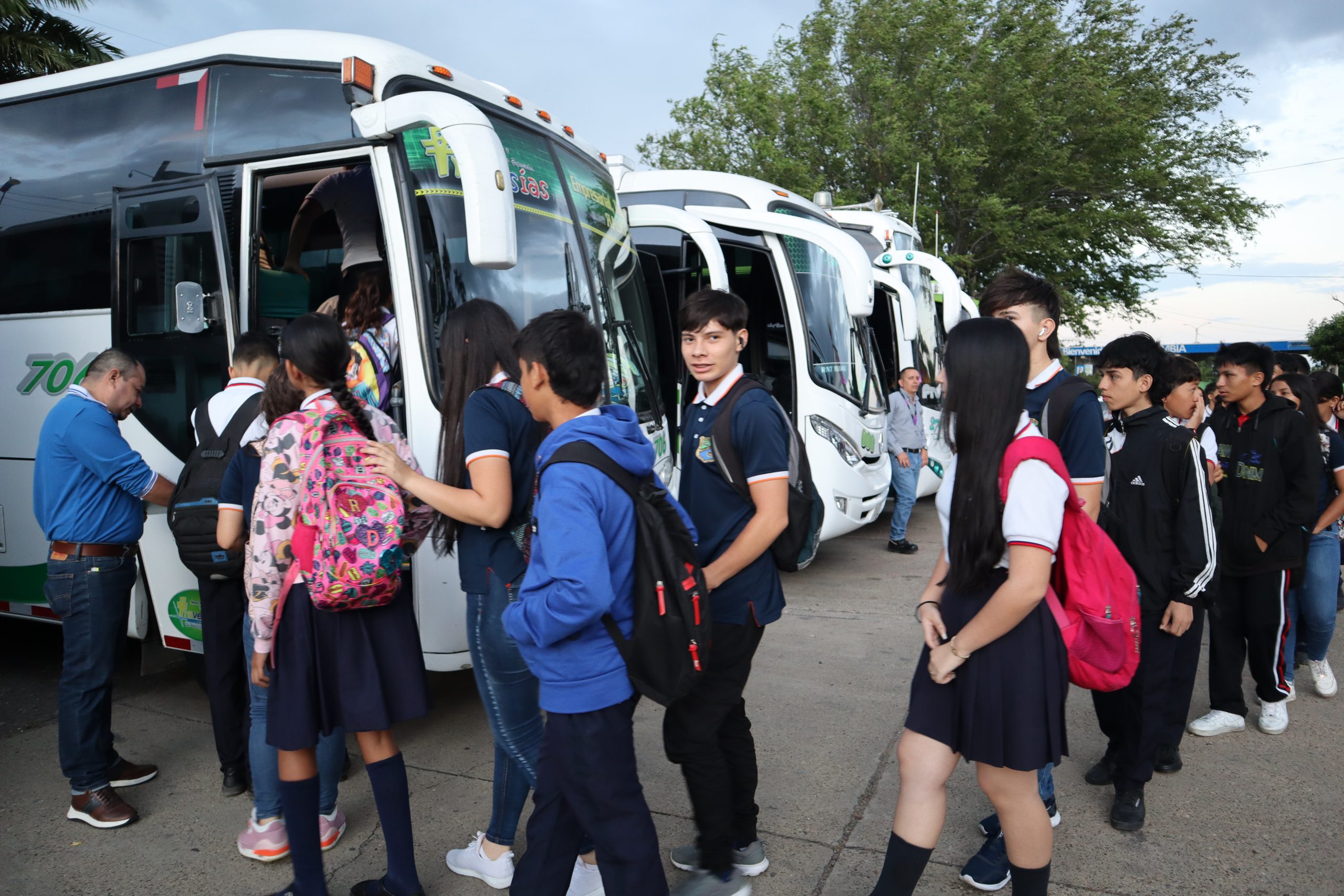 Con 15 buses se garantizará transporte escolar en la frontera
