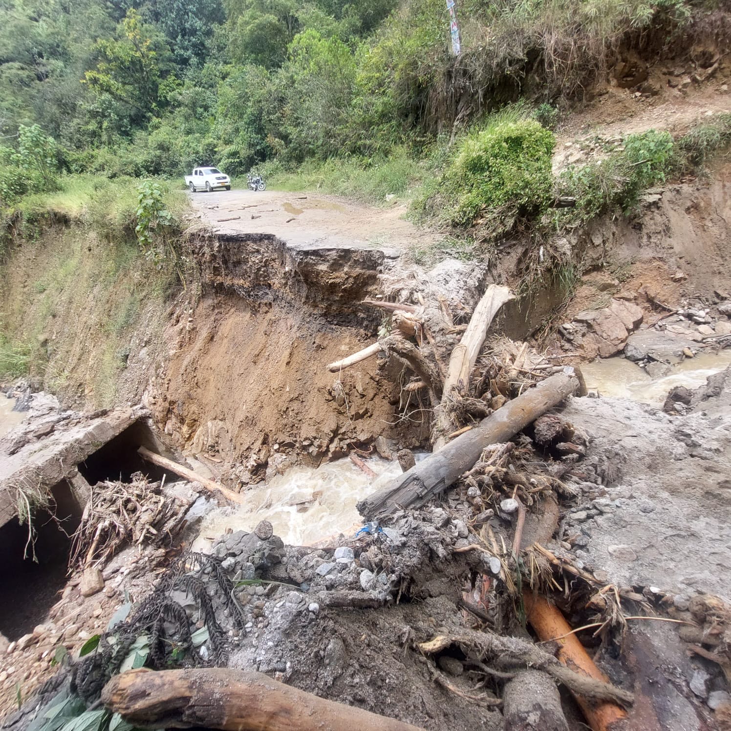 Gobernación atiende cierre de la vía Pamplona -Cucutilla por derrumbes