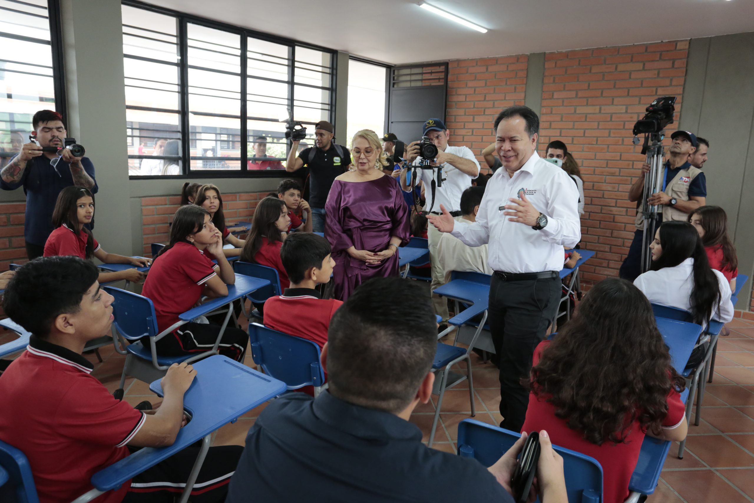 Gobernador inauguró obras en el Colegio San Bartolomé sede Comuneros