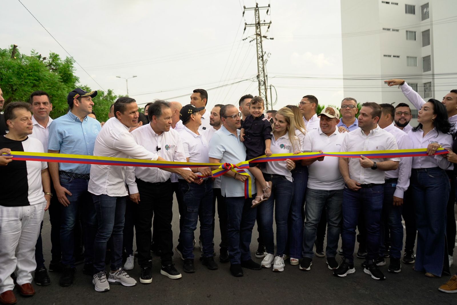 Gobernador entregó vía La Floresta, en Los Patios