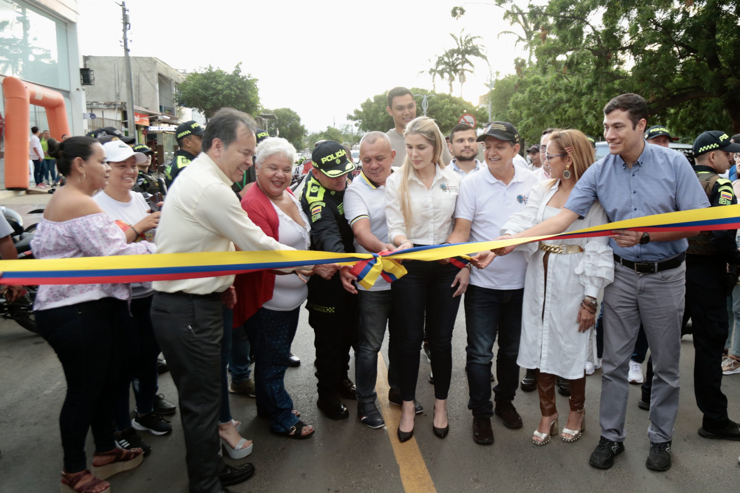 Gobernador inauguró pavimentación de vía en Natilán