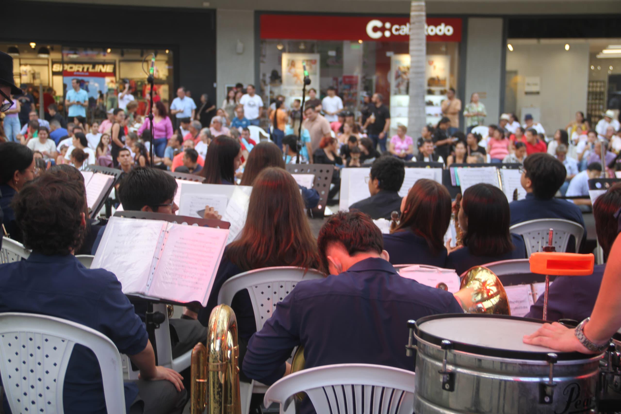 Festival Departamental de las Colonias inició con música sinfónica y el talento de las candidatas