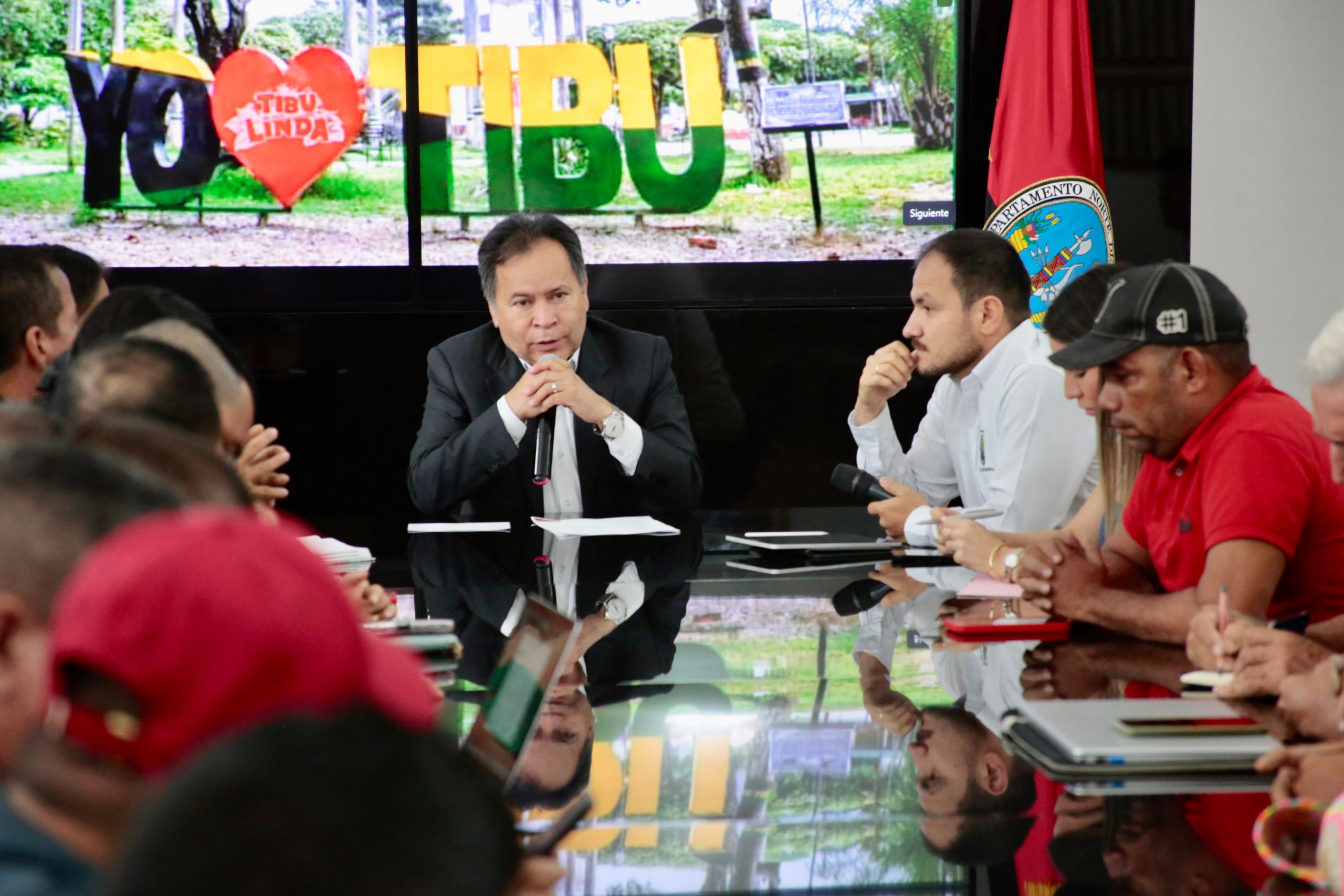 Tibú y la Gobernación afianzan compromisos por la paz y la inversión social