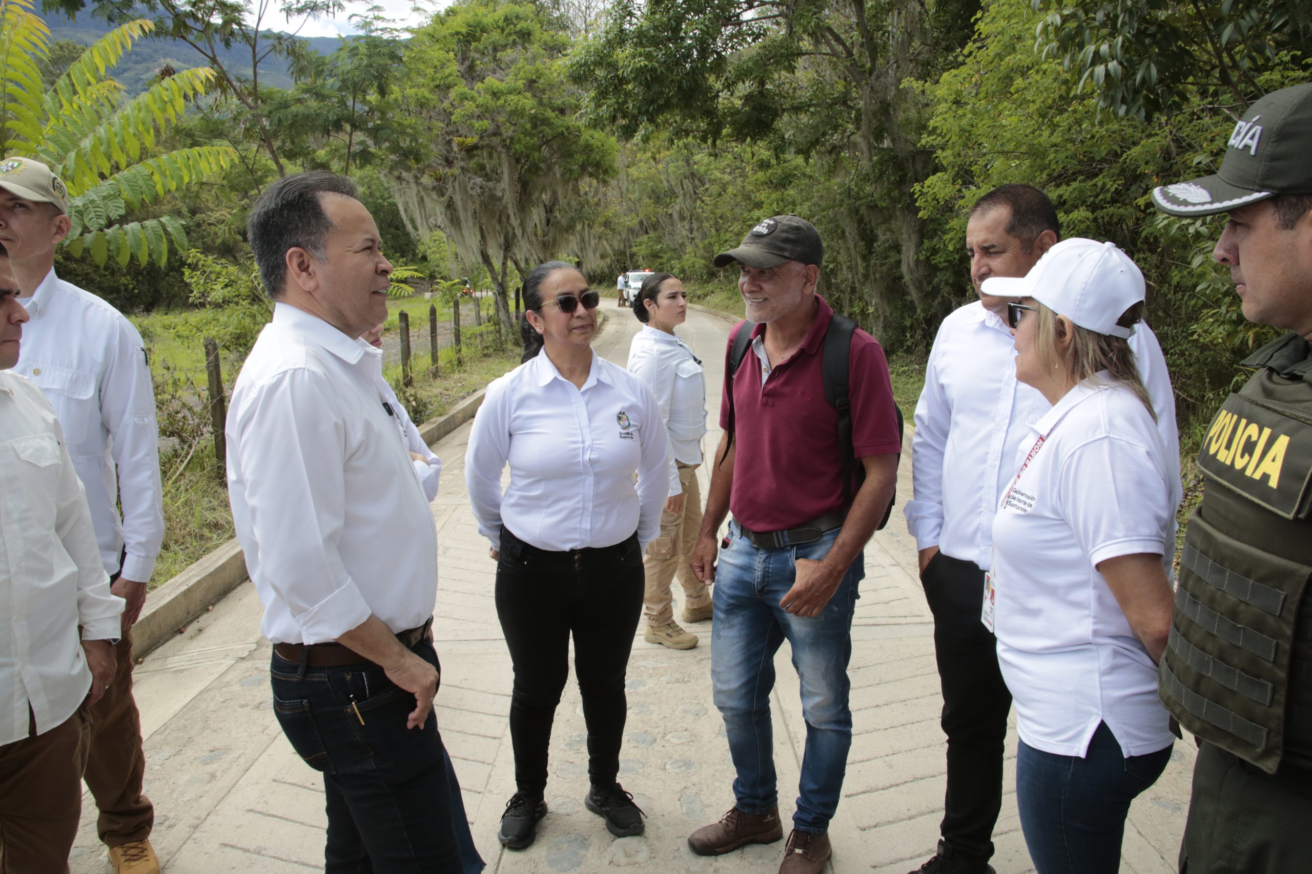 Gobernador supervisó en Ragonvalia obras viales, urbanas y sociales