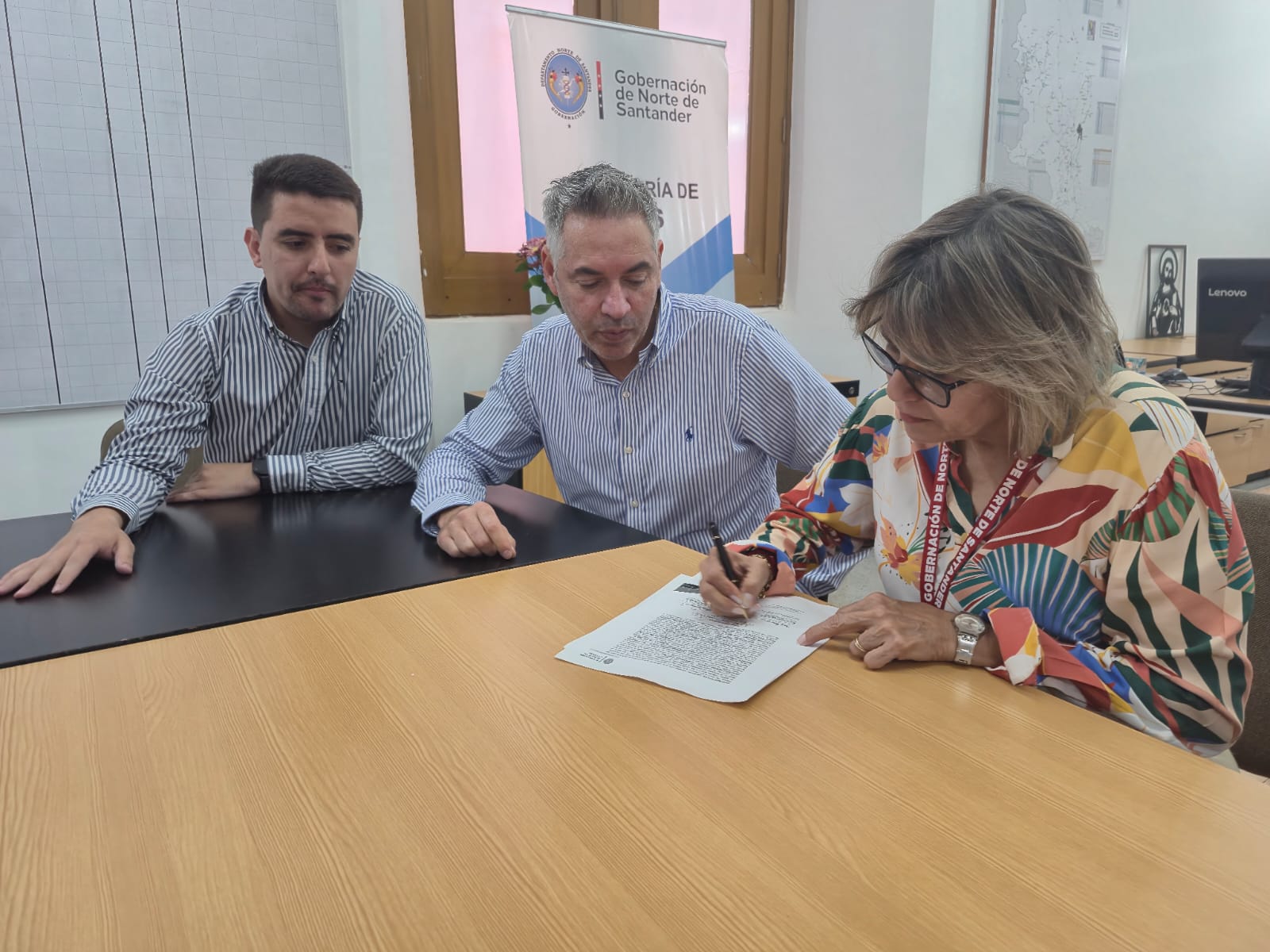 Se firmó convenio para recuperar la malla vial urbana de Pamplona