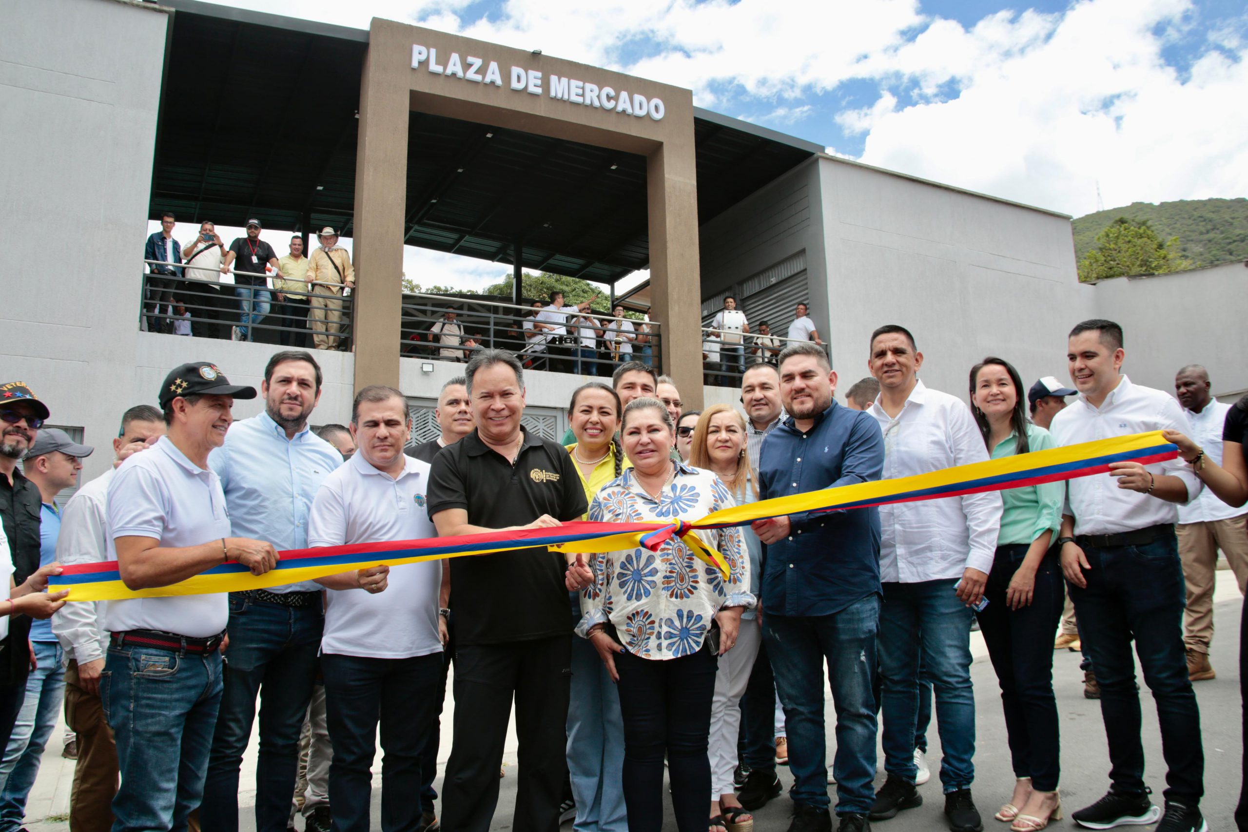 Gobernador entregó moderna plaza de mercado en Bochalema y anunció nuevas obras estratégicas