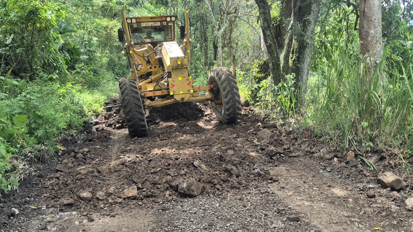 Gobernación y Alcaldía de Cucutilla mejoran más de 3 kilómetros de vías rurales