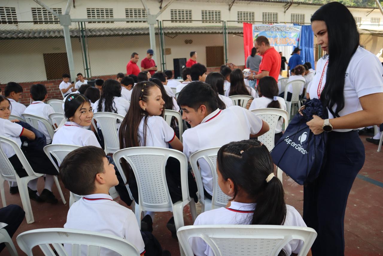 2.500 estudiantes de Norte de Santander reciben útiles escolares