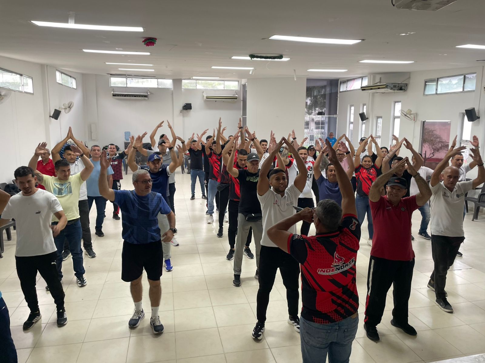 Entrenadores de ligas fortalecen conocimientos con capacitación liderada por INDENORTE