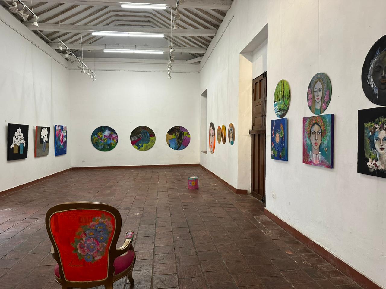 La Torre del Reloj se viste de colores con la exposición de la artista Eleonora Martín Abrajim