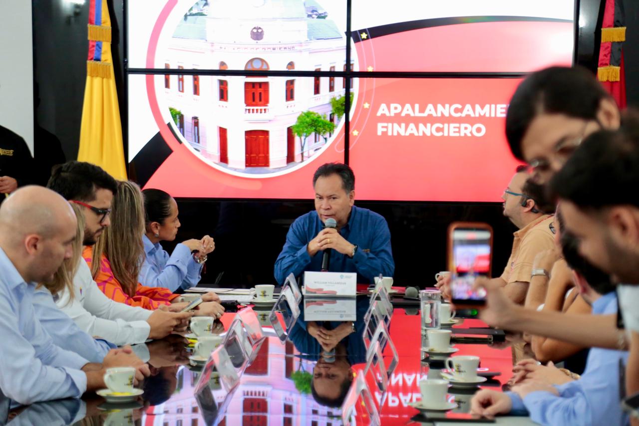 La Gobernación y Bancóldex lanzan línea de crédito por $2.400 millones para fortalecer microempresas