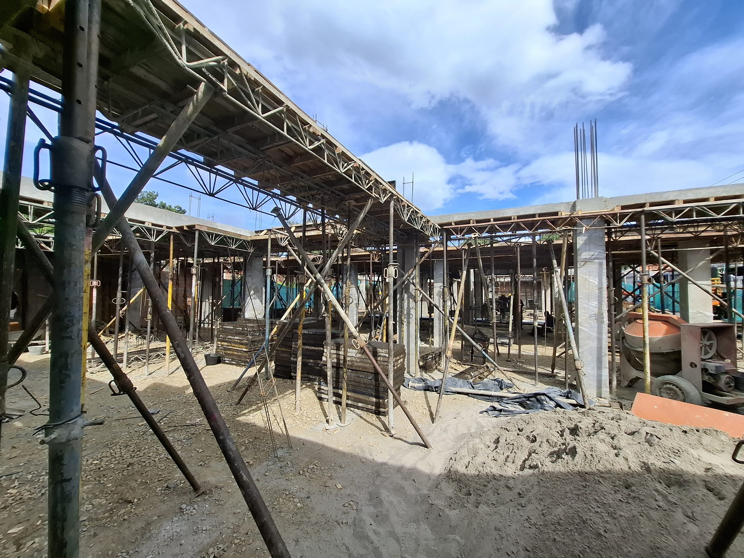Avanza construcción del Centro de Rehabilitación en Los Patios