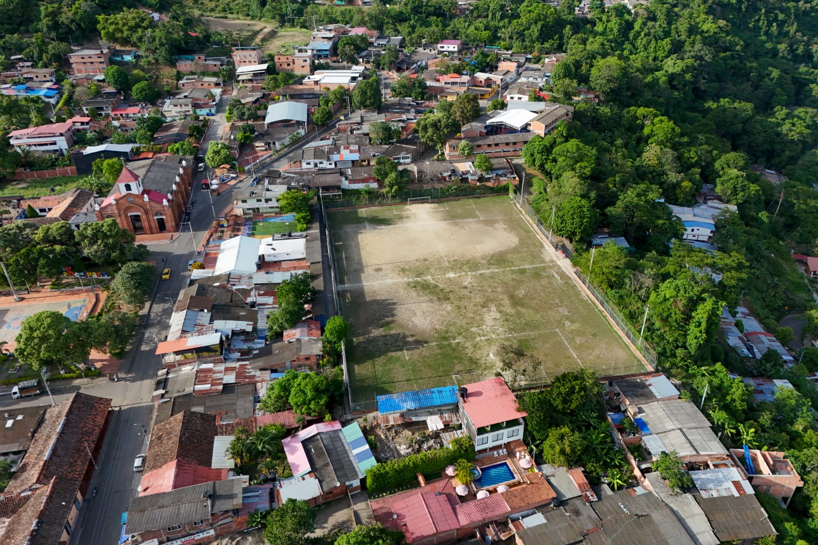 Fue socializado con la comunidad el proyecto de mejoramiento de la cancha de La Donjuana