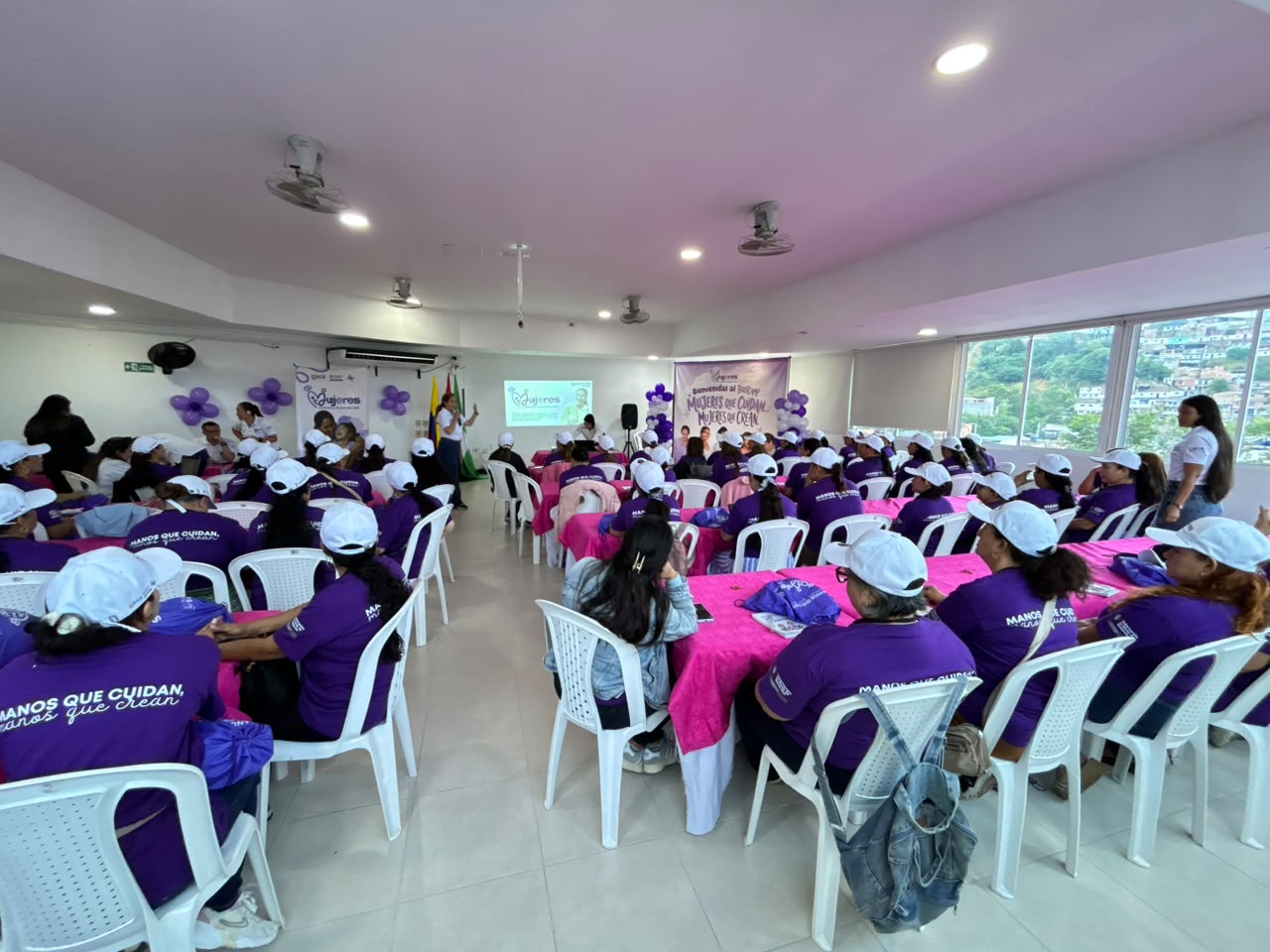 78 mujeres cuidadoras fortalecen sus emprendimientos en Ocaña