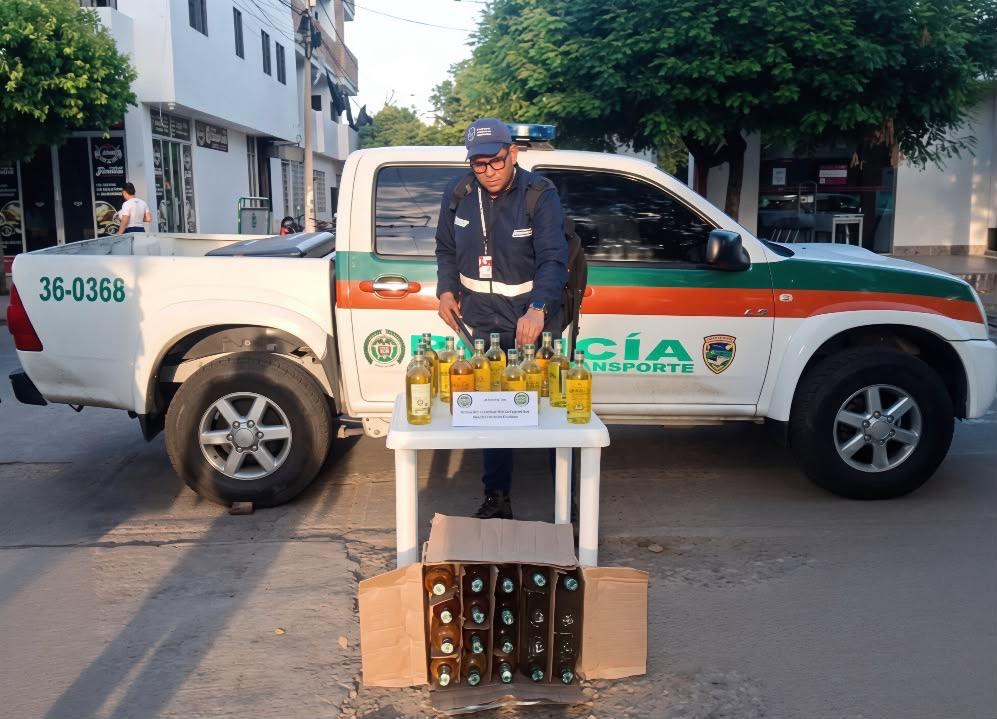 Incautan 40 botellas de aguardiente falsificado en la vía Sardinata-Cúcuta