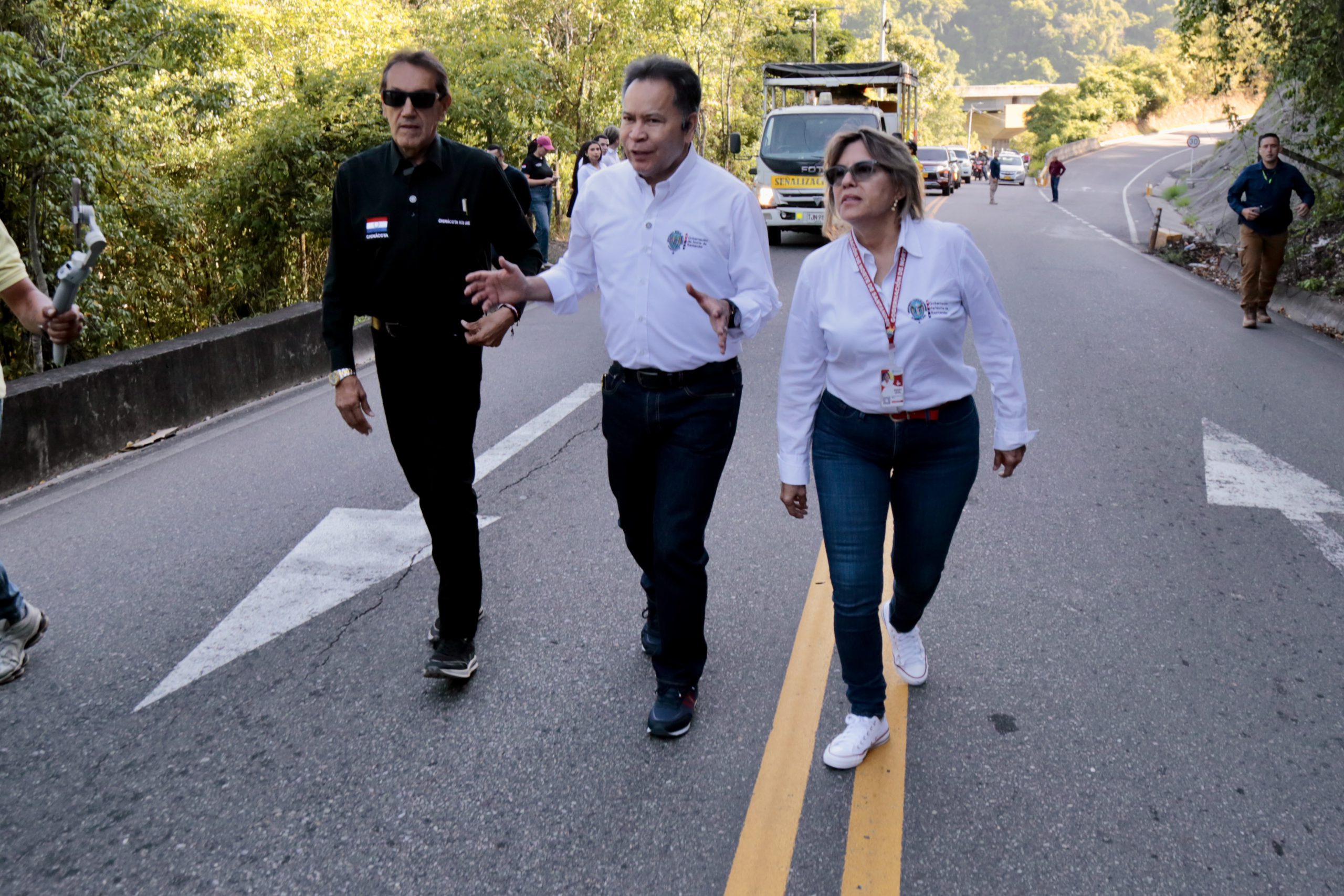 Gobernador anuncia millonaria inversión en vías y puntos críticos en Chinácota